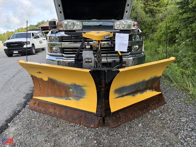 Image of Chevrolet 3500HD equipment image 4