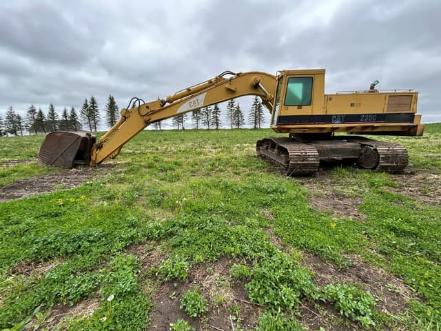 Image of Caterpillar 235C equipment image 1