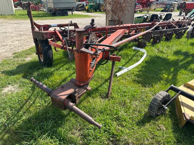 Image of Massey Ferguson 880 equipment image 2