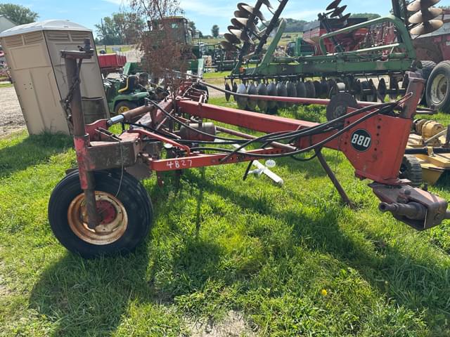 Image of Massey Ferguson 880 equipment image 1