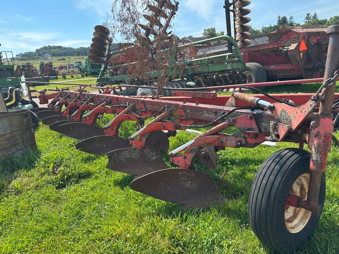 Image of Massey Ferguson 880 Primary image
