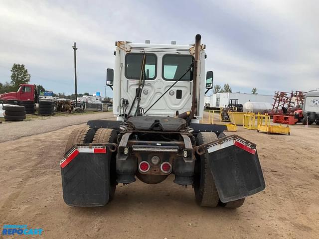 Image of Freightliner Cascadia equipment image 4