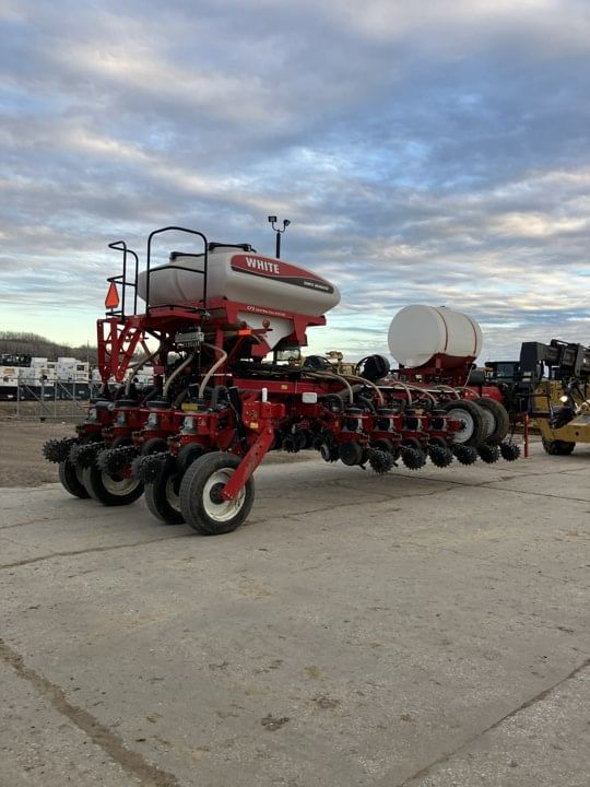 2013 White 8816 Equipment Image0