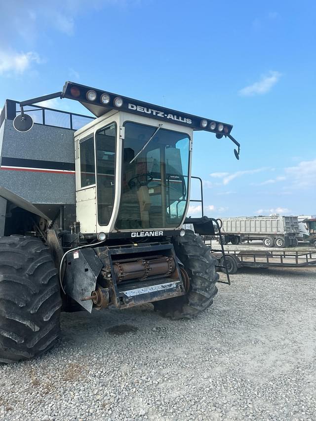 Image of Gleaner N5 equipment image 4