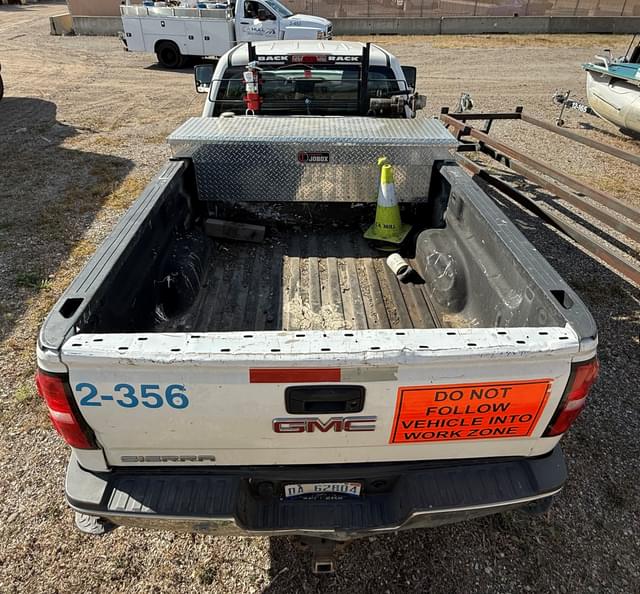 Image of GMC 2500HD equipment image 4
