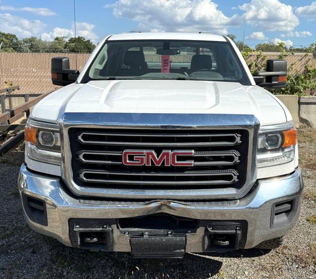 Image of GMC 2500HD equipment image 2