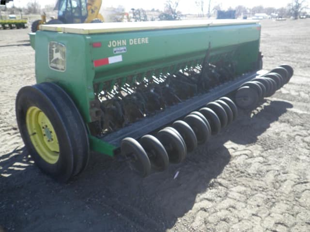 Image of John Deere 8300 equipment image 2