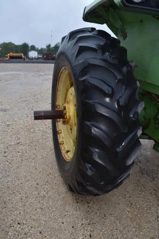 Image of John Deere 4630 equipment image 4