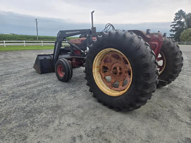 Image of International Harvester 884 equipment image 2