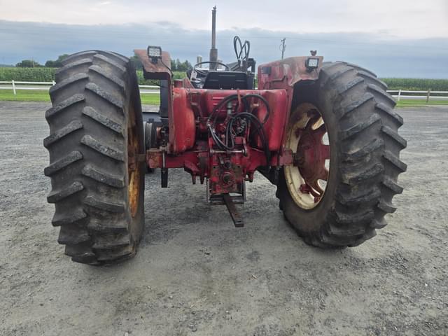 Image of International Harvester 884 equipment image 3