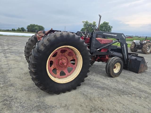 Image of International Harvester 884 equipment image 4