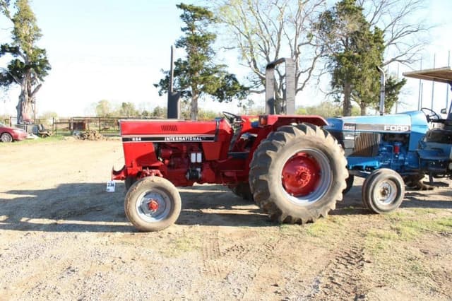 Image of International Harvester 884 equipment image 4