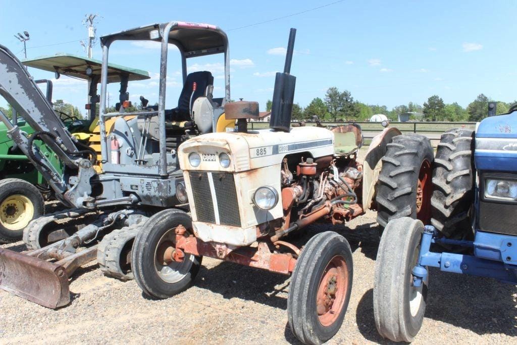 J.I. Case 885 Equipment Image0