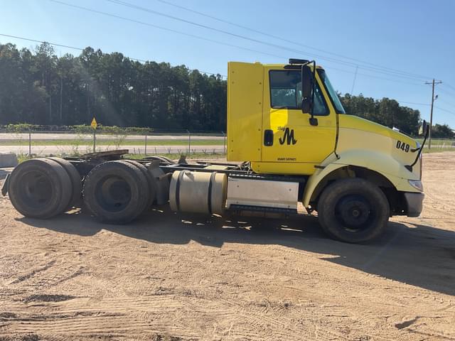 Image of International 8600 equipment image 3