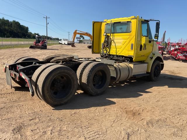Image of International 8600 equipment image 4