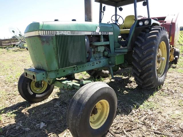 Image of John Deere 4240 equipment image 1