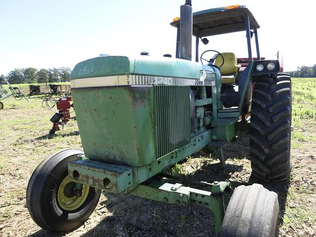 Image of John Deere 4240 equipment image 2