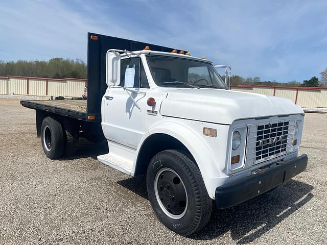 Image of GMC 5500 equipment image 2