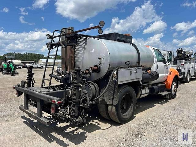 Image of Ford F-650 equipment image 4