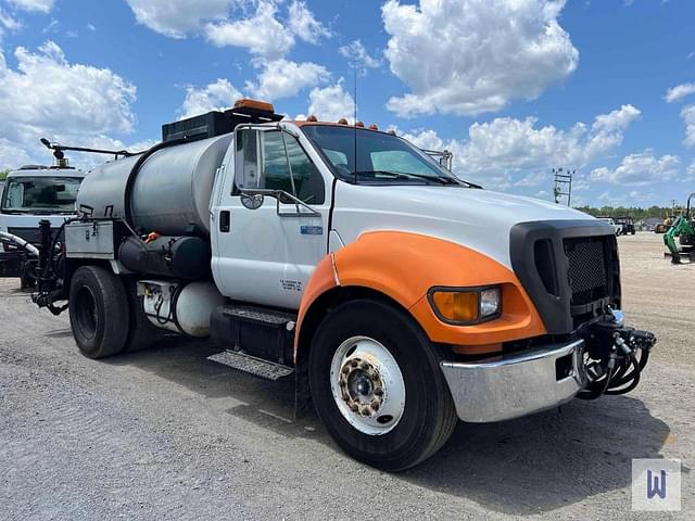 Image of Ford F-650 equipment image 3