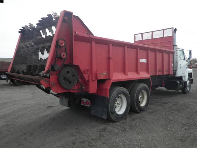 Image of International 2275 equipment image 2