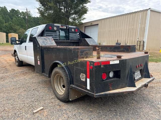 Image of Ford F-350 equipment image 2