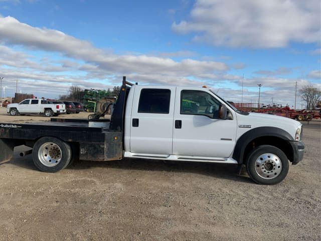 Image of Ford F-550 equipment image 4