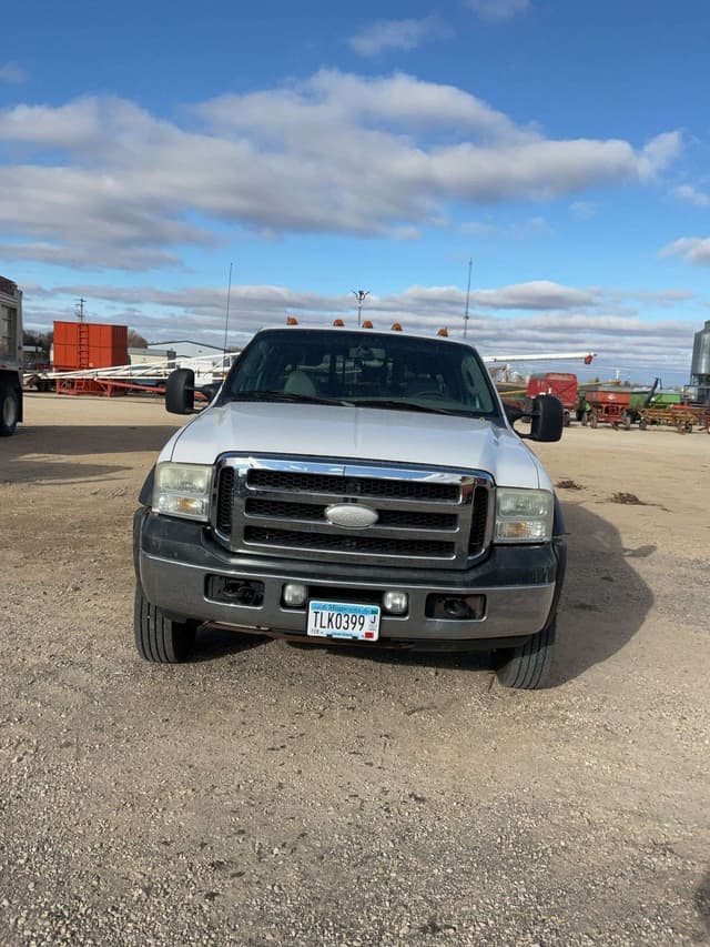 Image of Ford F-550 equipment image 2