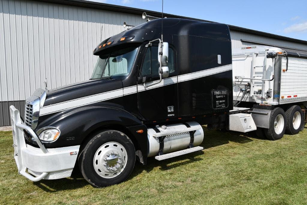 Main image Freightliner Columbia 120