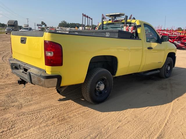 Image of Chevrolet Silverado equipment image 4