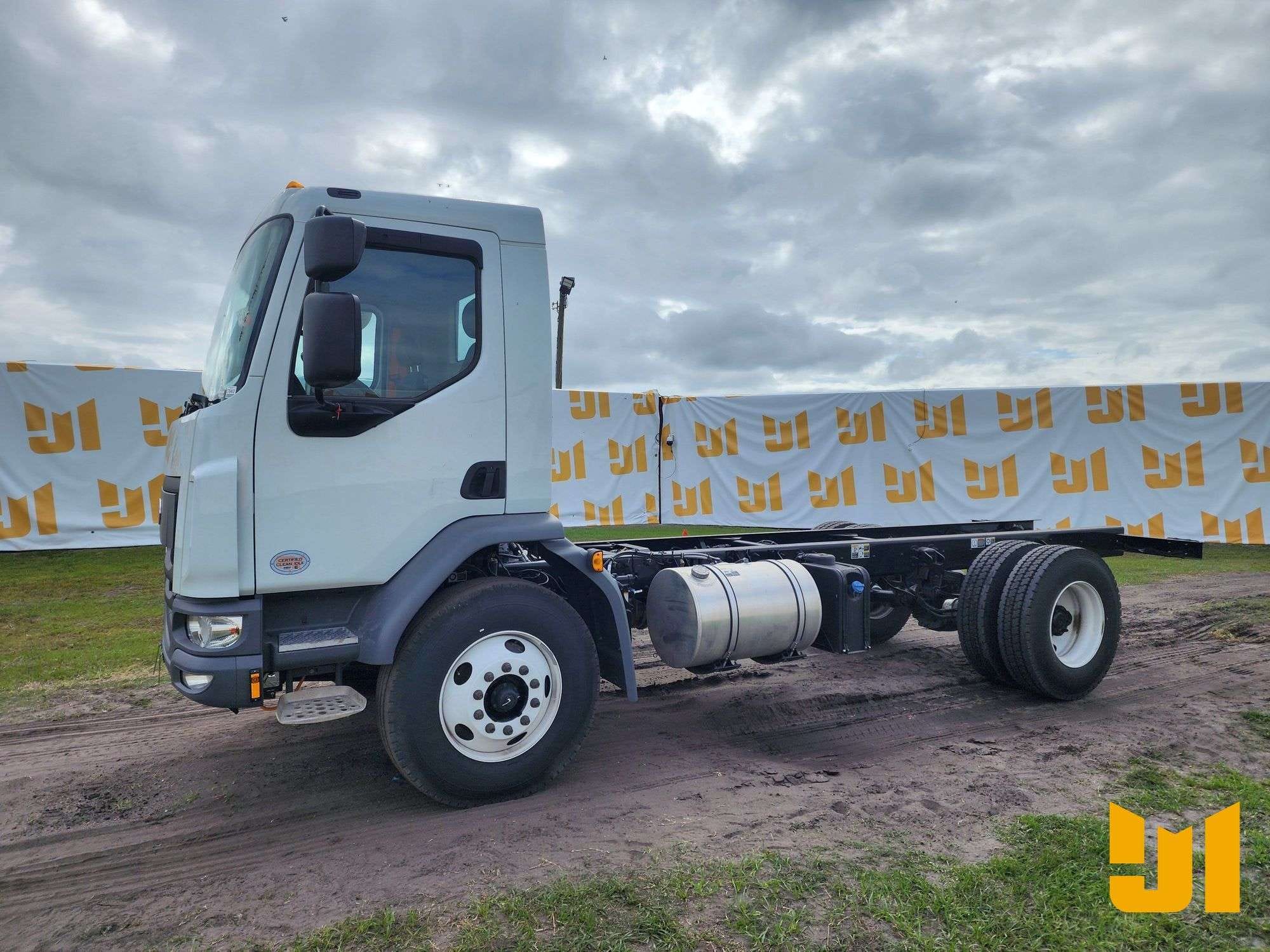 2025 Peterbilt 220 Equipment Image0