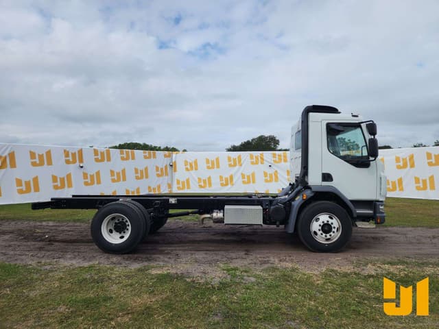 Image of Peterbilt 220 equipment image 3