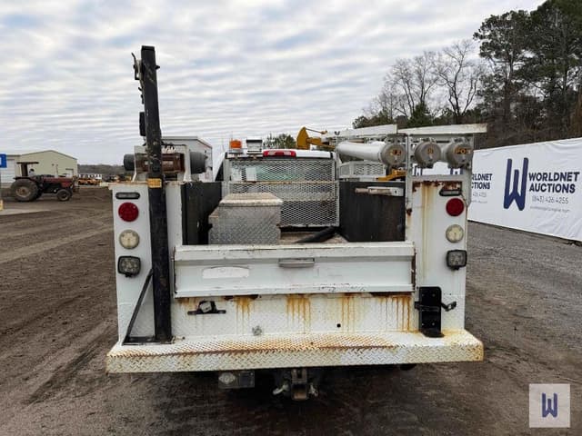 Image of Chevrolet 2500HD equipment image 4