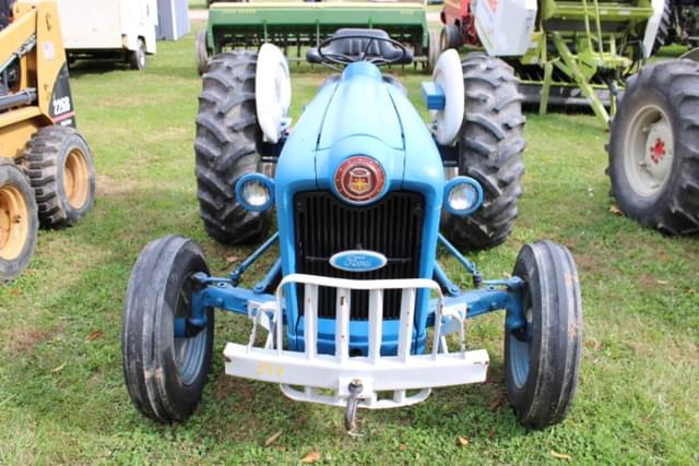 Image of Ford 2000 equipment image 1