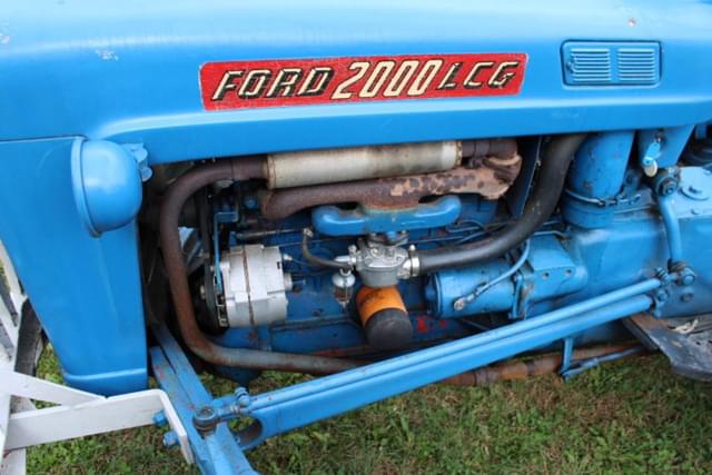 Image of Ford 2000 equipment image 3