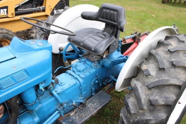 Image of Ford 2000 equipment image 4