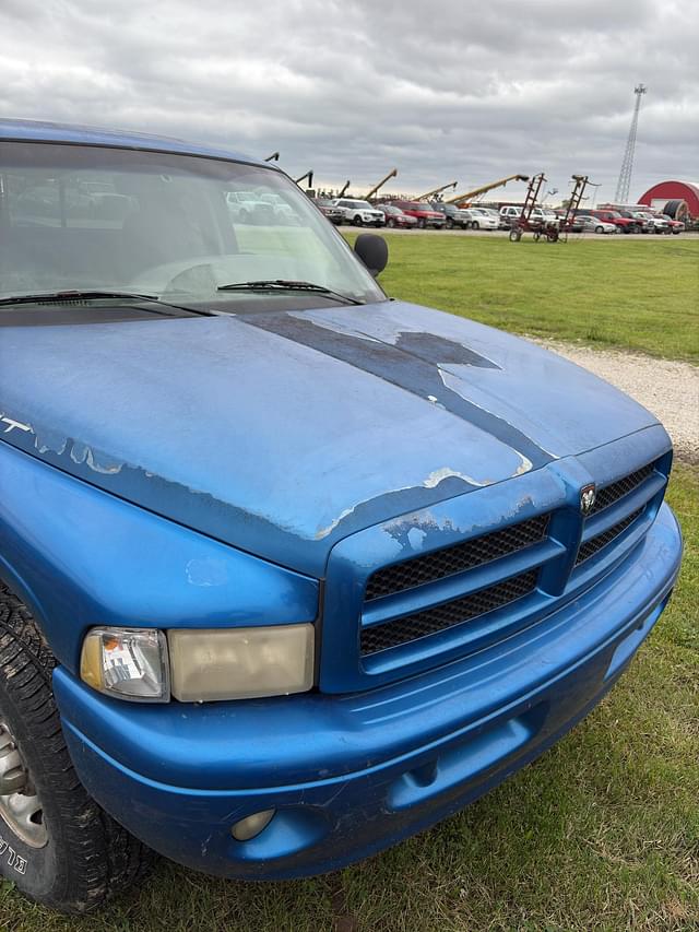 Image of Dodge Ram 2500 equipment image 2