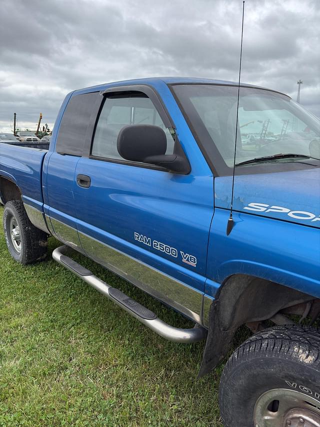 Image of Dodge Ram 2500 equipment image 3