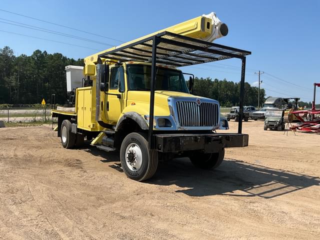 Image of International 7300 equipment image 2
