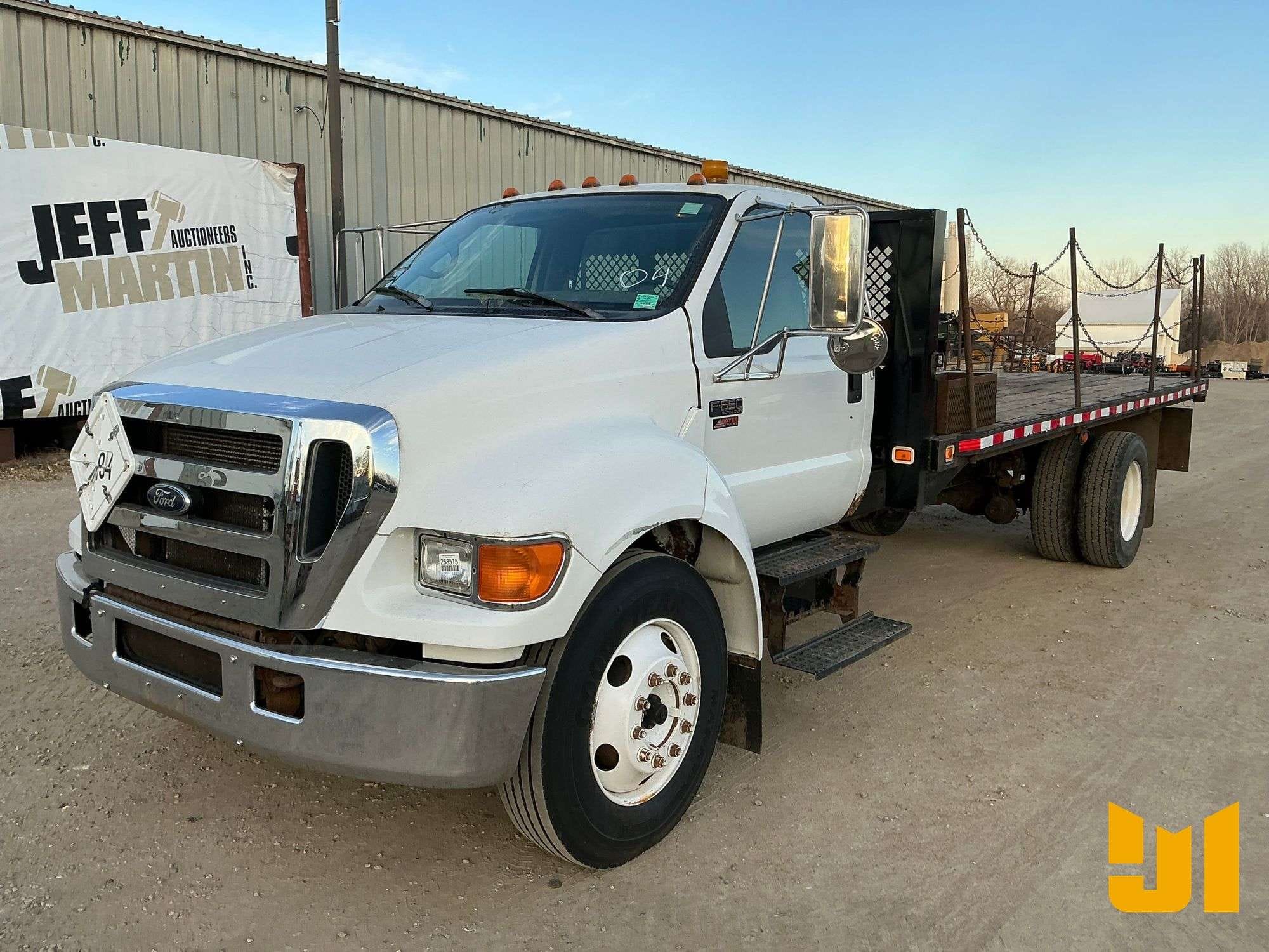 2005 Ford F-650 Equipment Image0