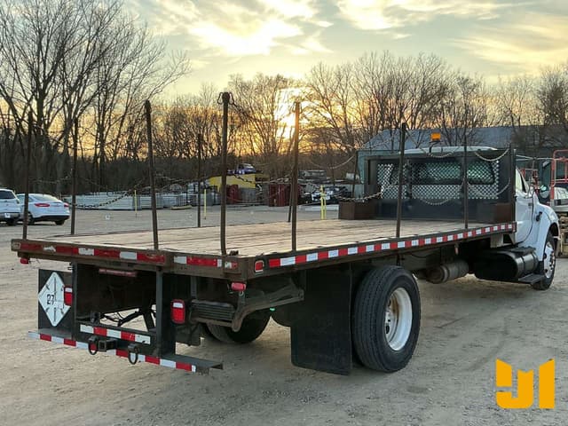 Image of Ford F-650 equipment image 4