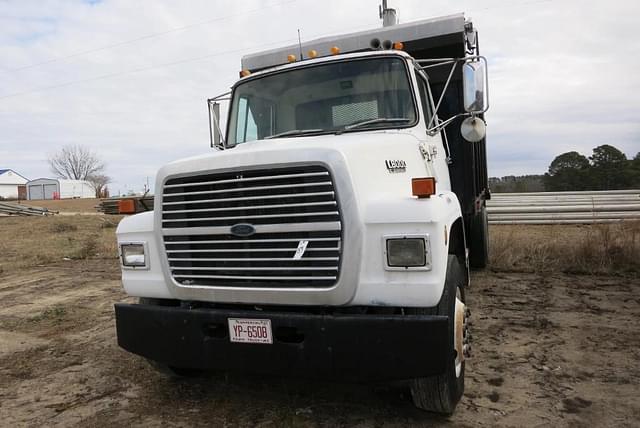 Image of Ford L8000 equipment image 1