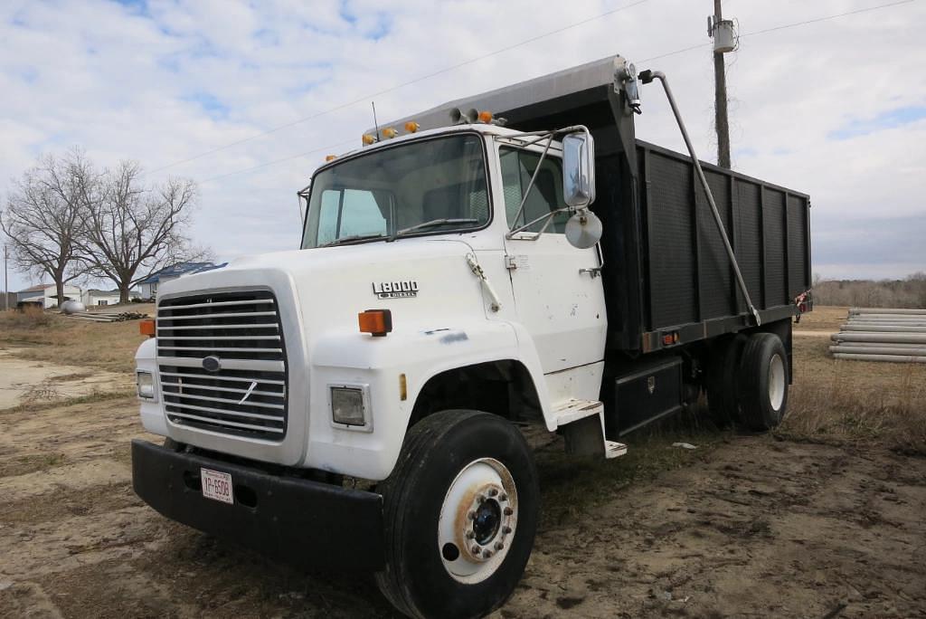 Image of Ford L8000 Primary image