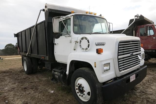 Image of Ford L8000 equipment image 2