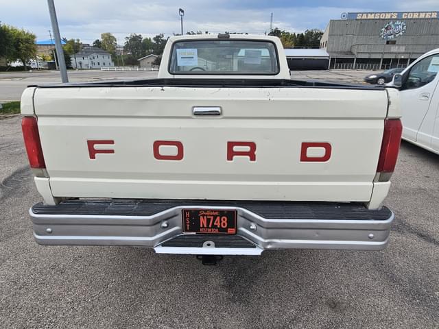 Image of Ford F-250 equipment image 3