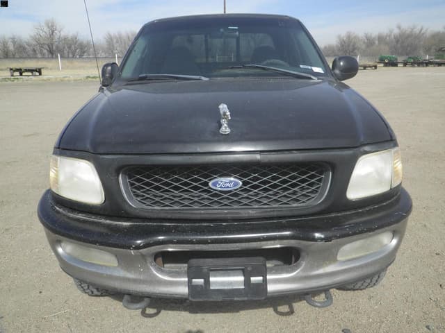 Image of Ford F-150 equipment image 1