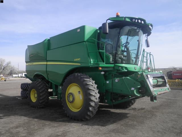 Image of John Deere S690 equipment image 3