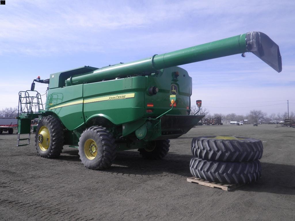 John Deere S690 Equipment Image0