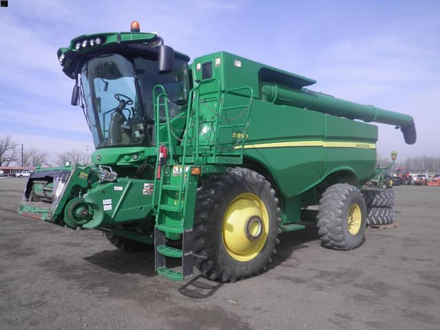 Image of John Deere S690 equipment image 1