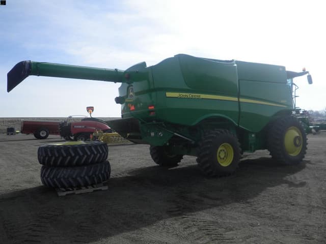 Image of John Deere S690 equipment image 2